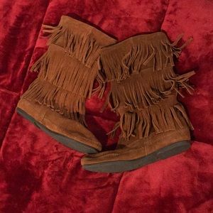 Size 9 moccasin boots